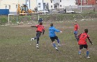 Эдуард Попов в борьбе за мяч